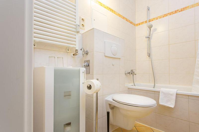 H&H Apartments Im Herzen Der Stadt Teilweise Mit Balkon Ruhig Zentral Modern Mit Kueche Грайфсвальд Экстерьер фото